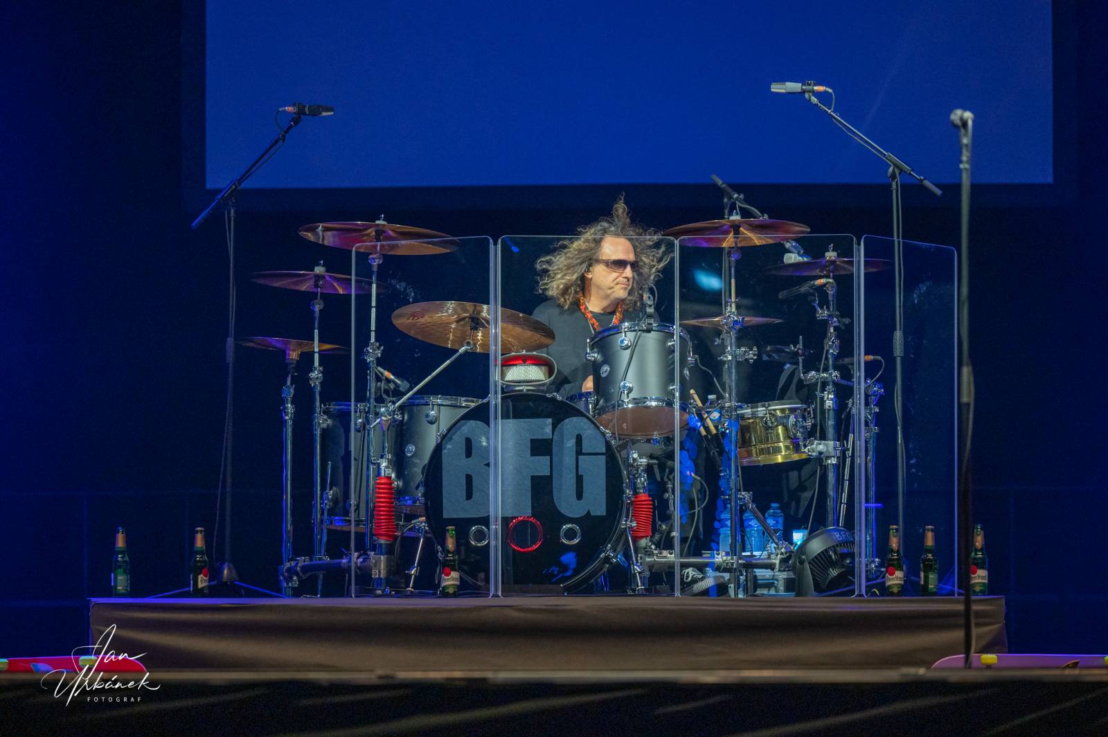 Poprvé bez ZZ Top. Billy F. Gibbons v Praze ukázal, proč se řadí ke kytarovým legendám