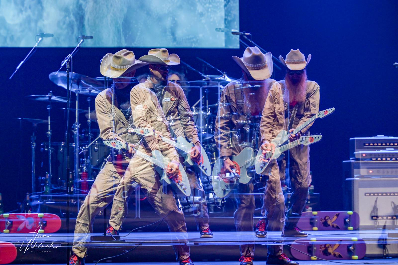 Poprvé bez ZZ Top. Billy F. Gibbons v Praze ukázal, proč se řadí ke kytarovým legendám
