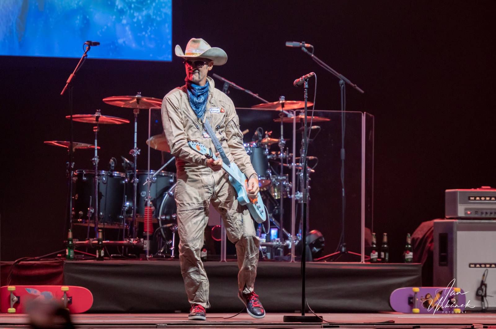Poprvé bez ZZ Top. Billy F. Gibbons v Praze ukázal, proč se řadí ke kytarovým legendám