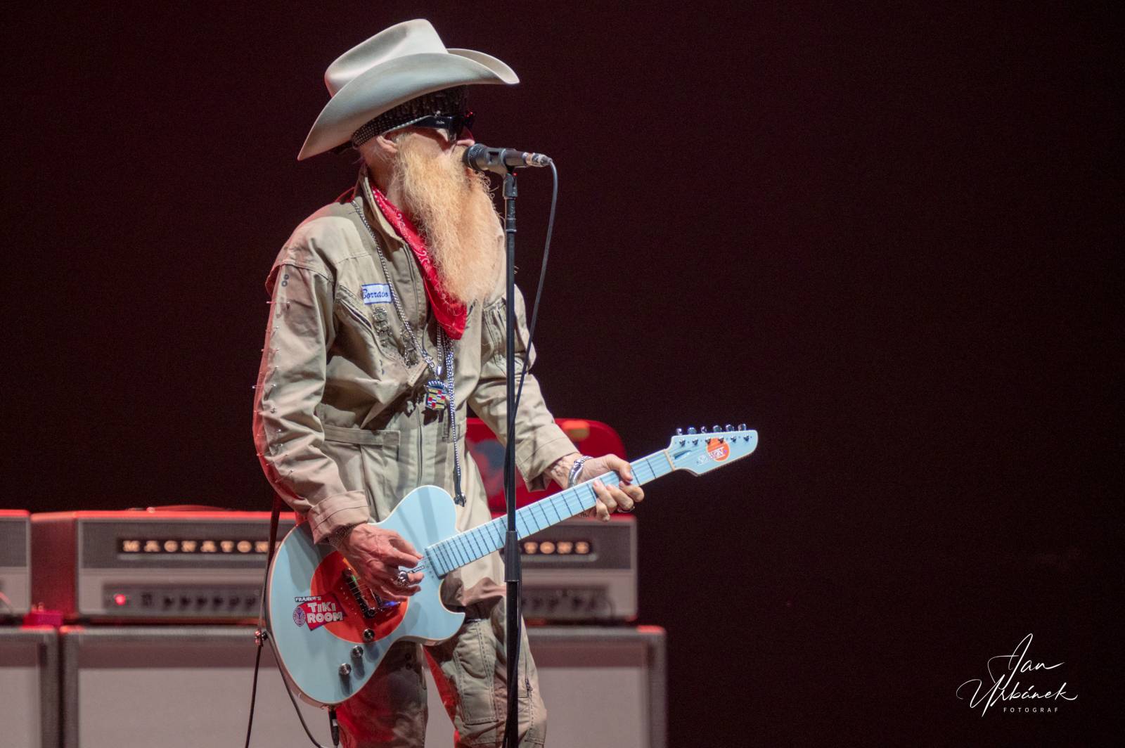 Poprvé bez ZZ Top. Billy F. Gibbons v Praze ukázal, proč se řadí ke kytarovým legendám