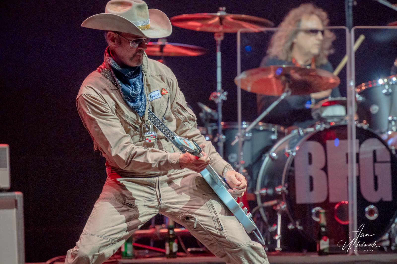 Poprvé bez ZZ Top. Billy F. Gibbons v Praze ukázal, proč se řadí ke kytarovým legendám