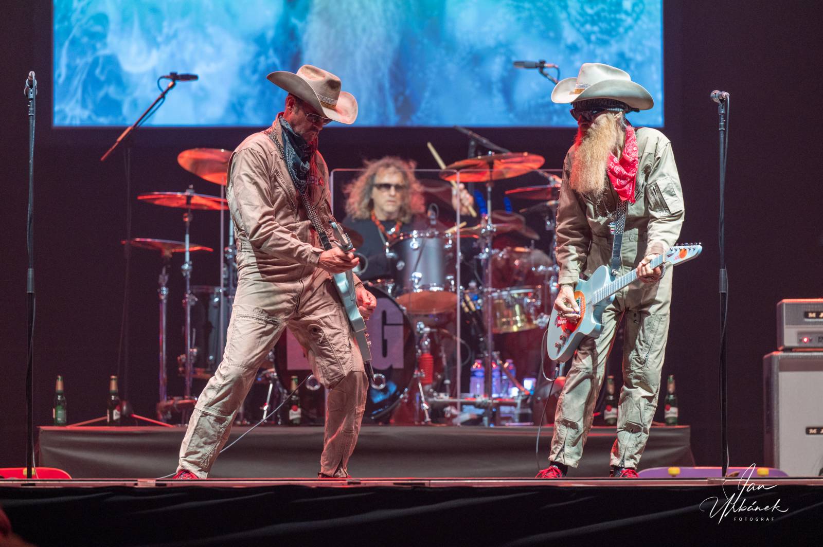 Poprvé bez ZZ Top. Billy F. Gibbons v Praze ukázal, proč se řadí ke kytarovým legendám