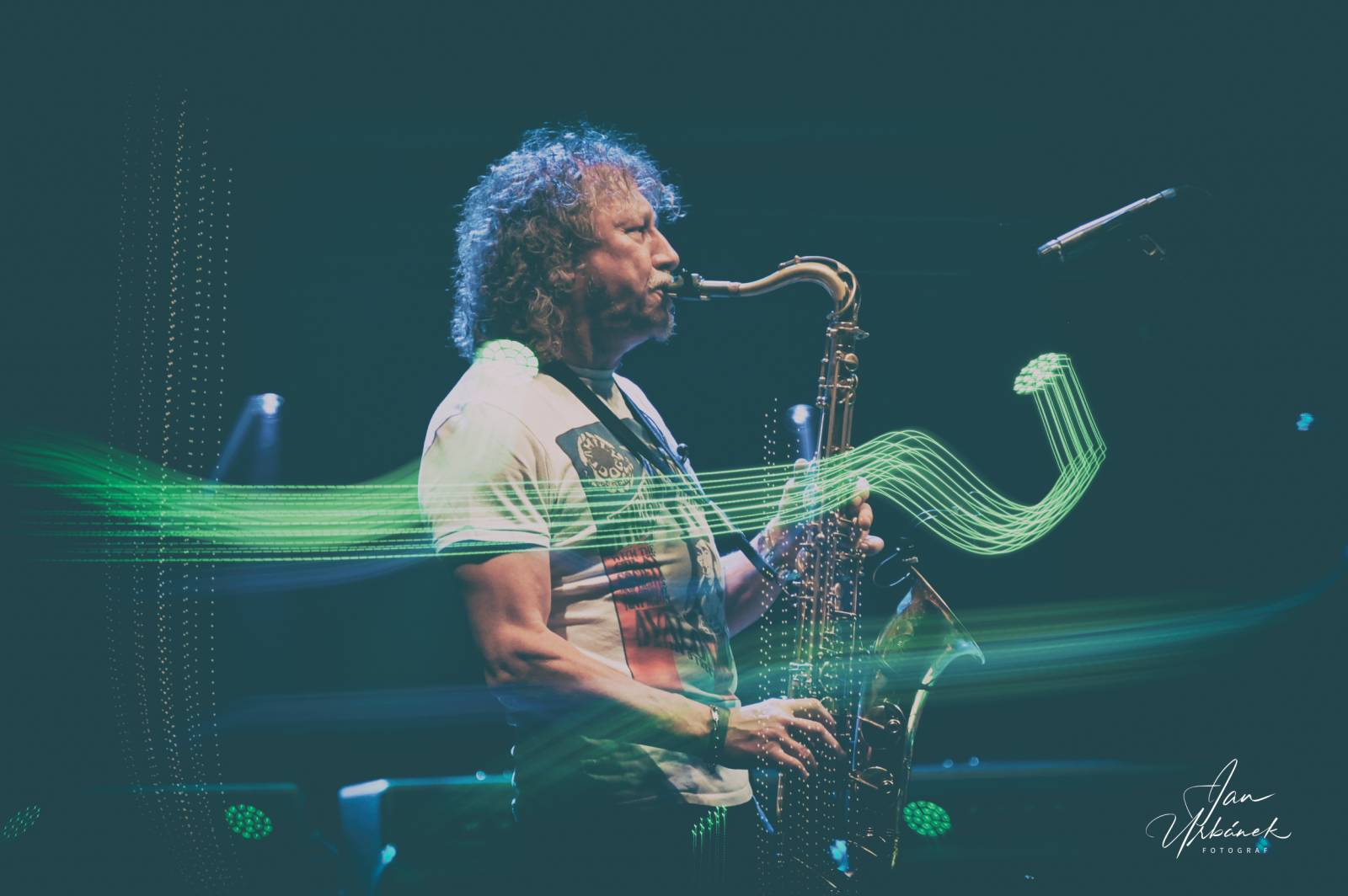 Poprvé bez ZZ Top. Billy F. Gibbons v Praze ukázal, proč se řadí ke kytarovým legendám