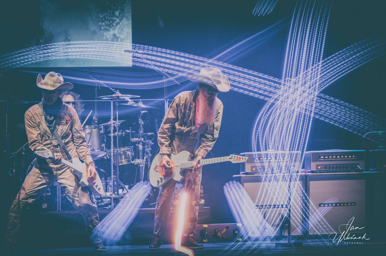 Poprvé bez ZZ Top. Billy F. Gibbons v Praze ukázal, proč se řadí ke kytarovým legendám