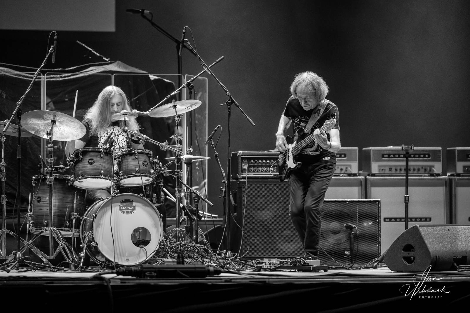 Poprvé bez ZZ Top. Billy F. Gibbons v Praze ukázal, proč se řadí ke kytarovým legendám