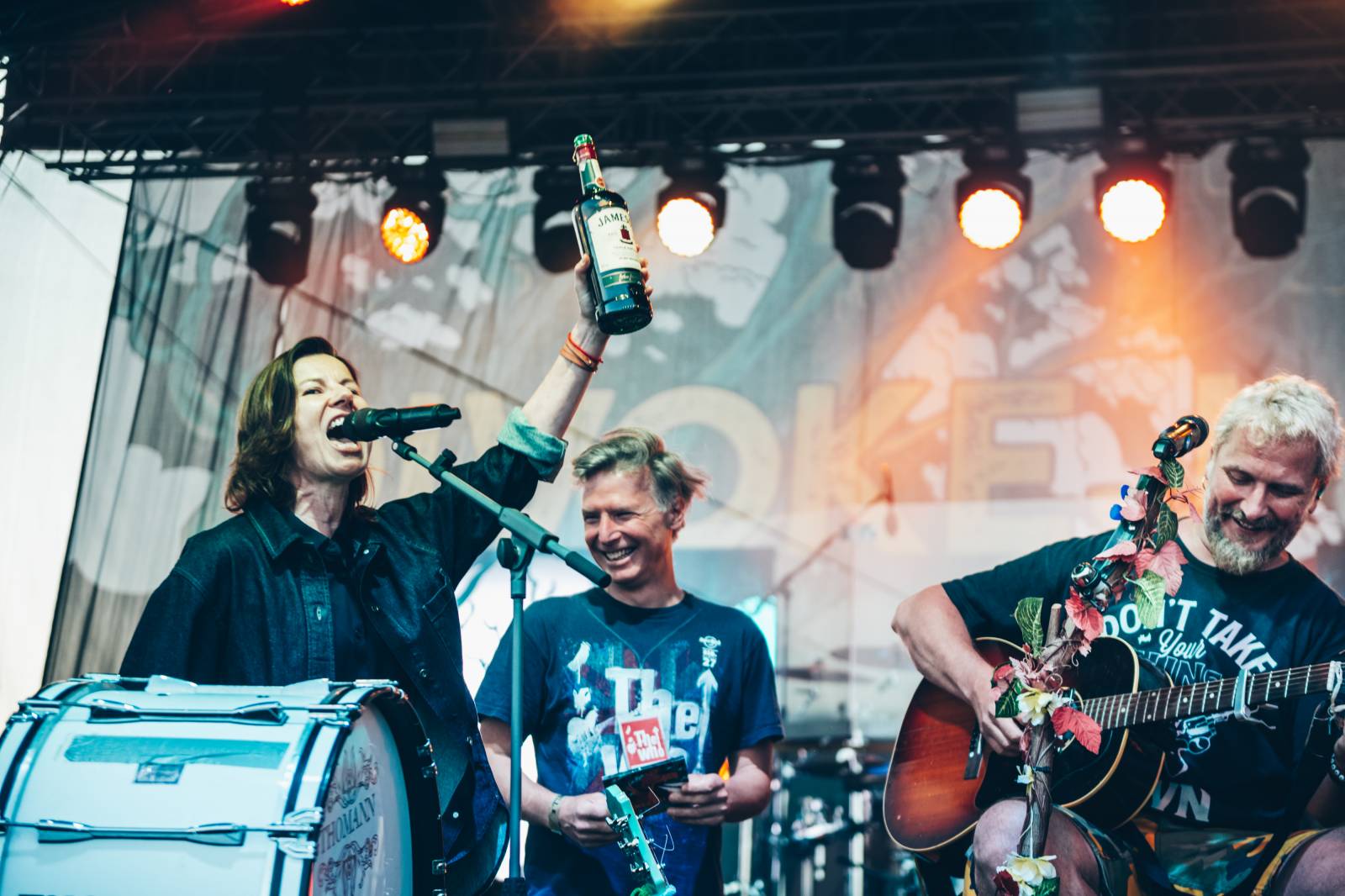 Divokej Bill obdržel na koncertě v Praze Zlatou desku za album Bazilišek