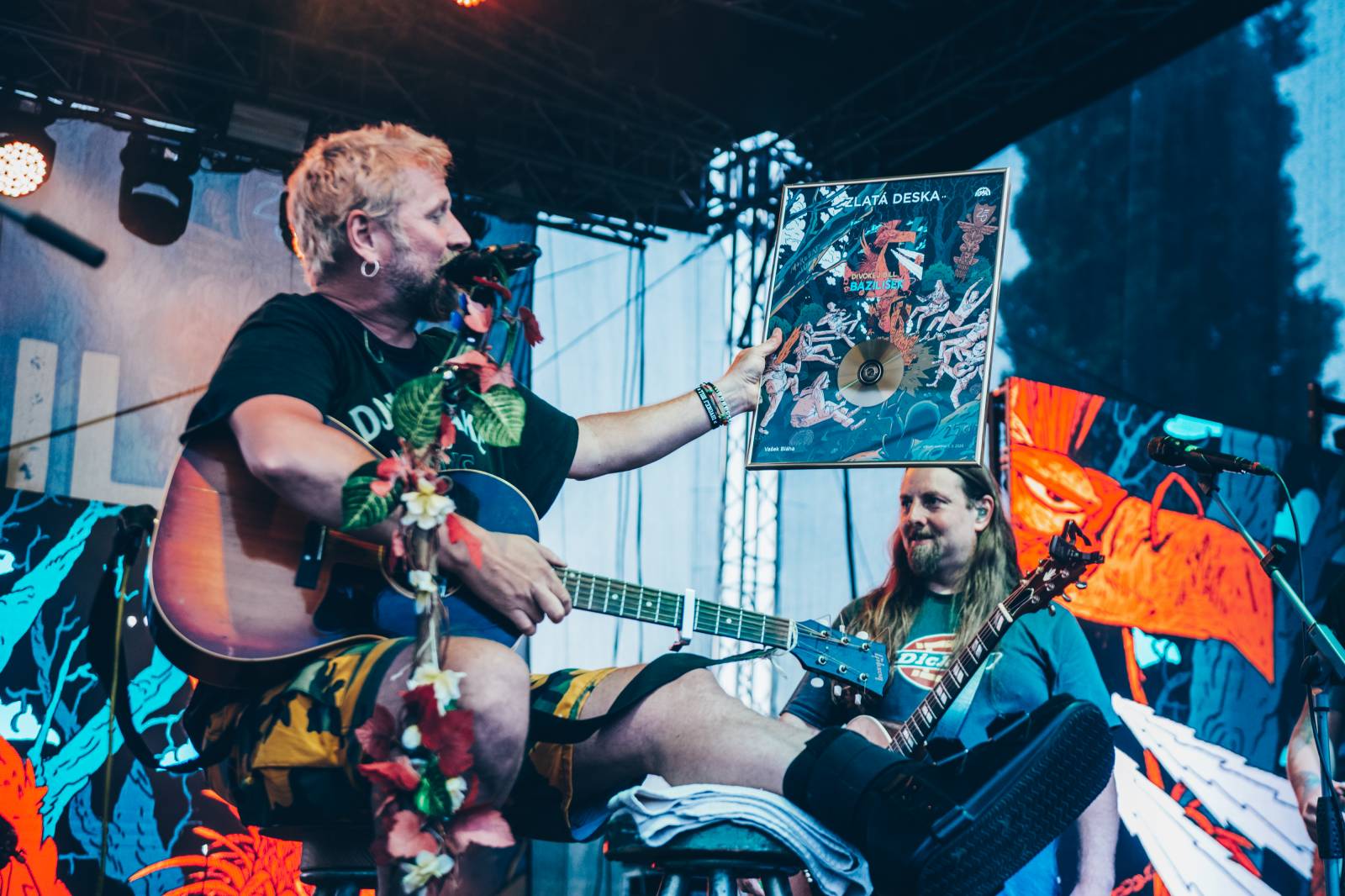 Divokej Bill obdržel na koncertě v Praze Zlatou desku za album Bazilišek