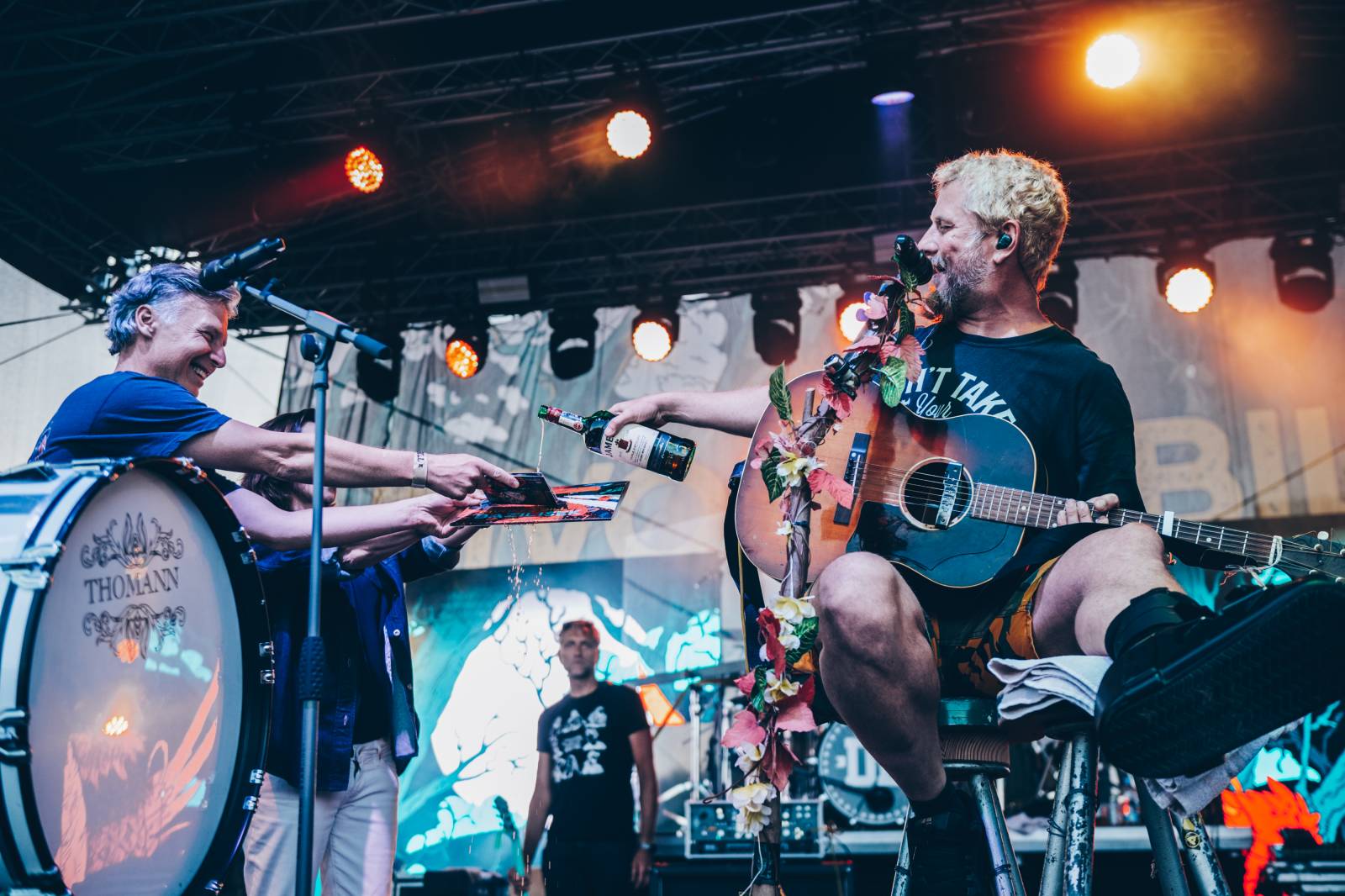 Divokej Bill obdržel na koncertě v Praze Zlatou desku za album Bazilišek