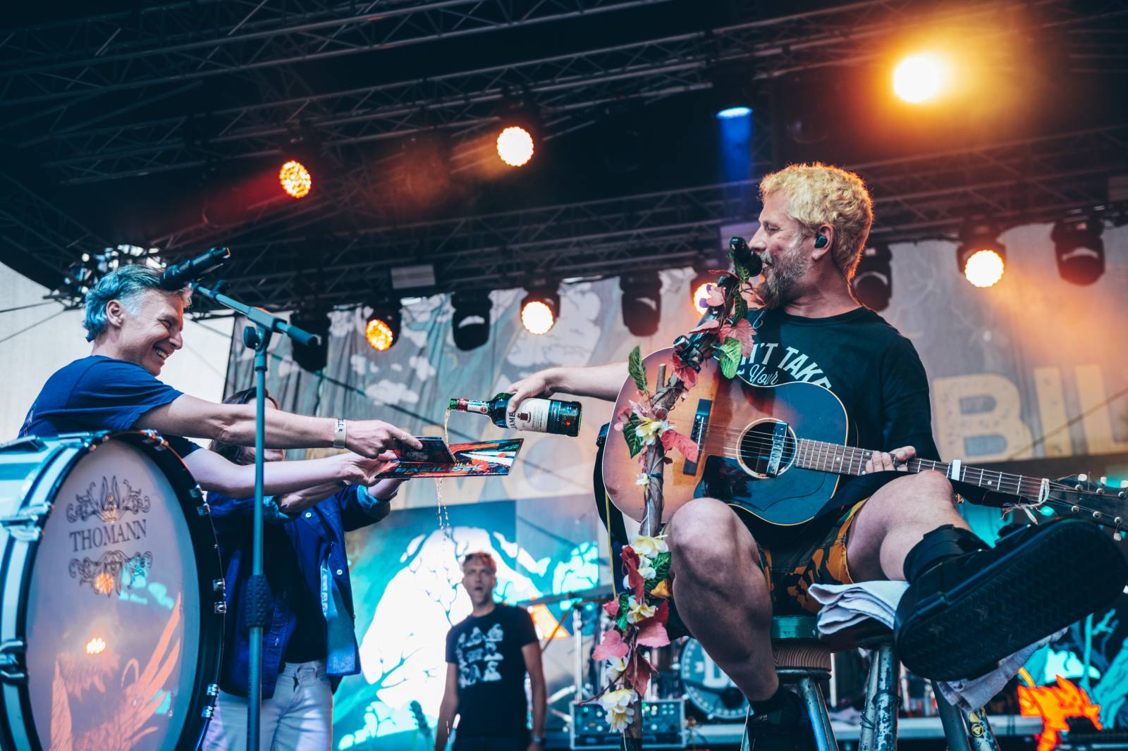 Divokej Bill obdržel na koncertě v Praze Zlatou desku za album Bazilišek