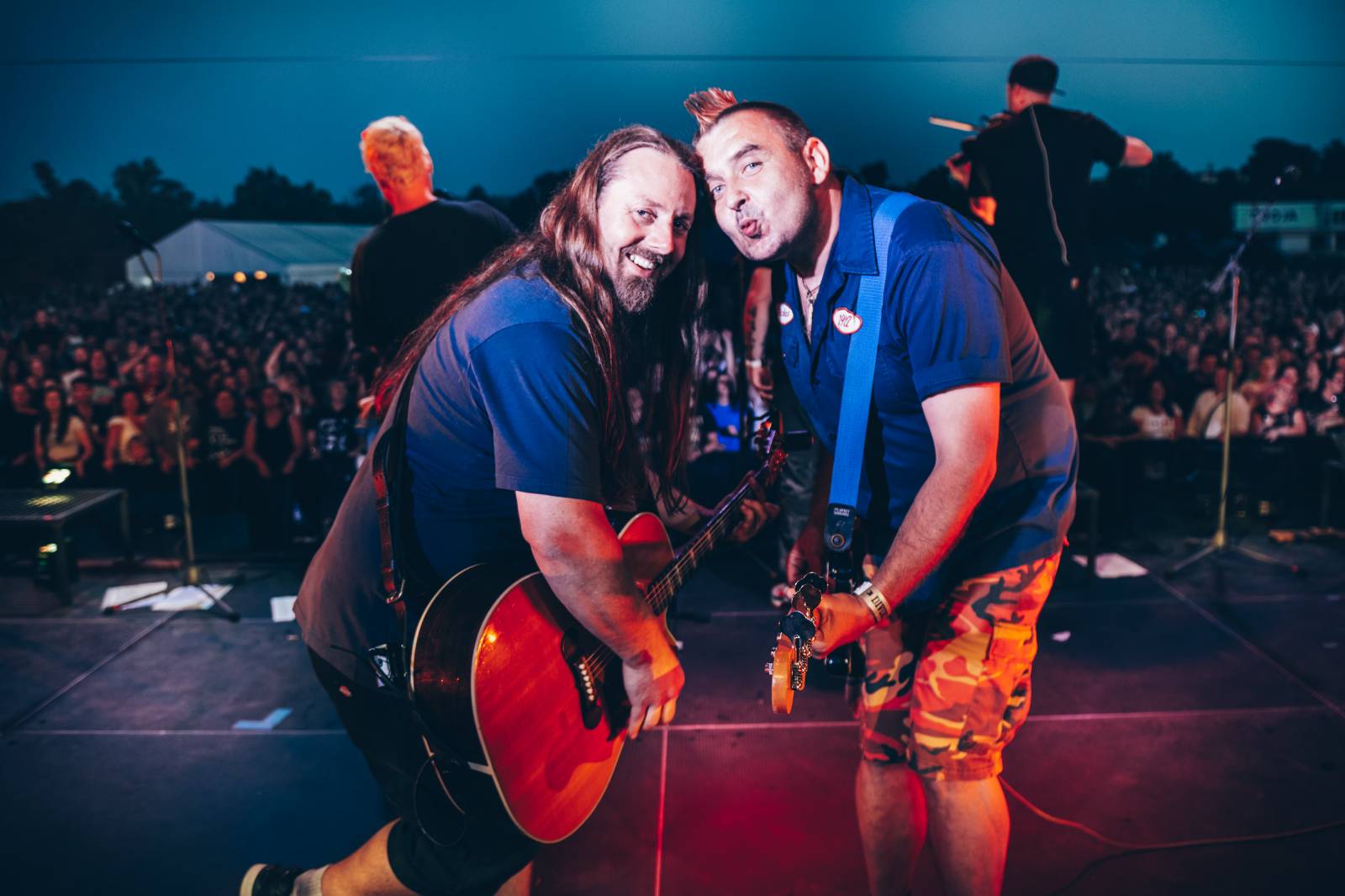 Divokej Bill obdržel na koncertě v Praze Zlatou desku za album Bazilišek