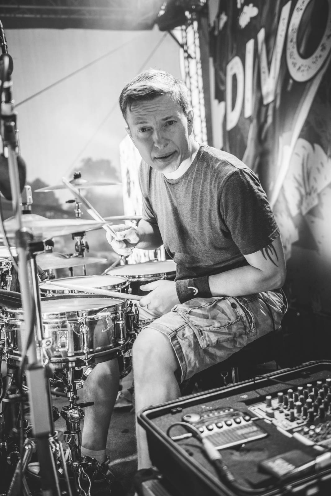 Divokej Bill obdržel na koncertě v Praze Zlatou desku za album Bazilišek