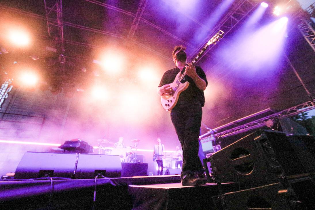 Foals vzali fanoušky na nezapomenutelnou indie jízdu, ve Žlutých lázních jim předskakovali Bert & Friends 