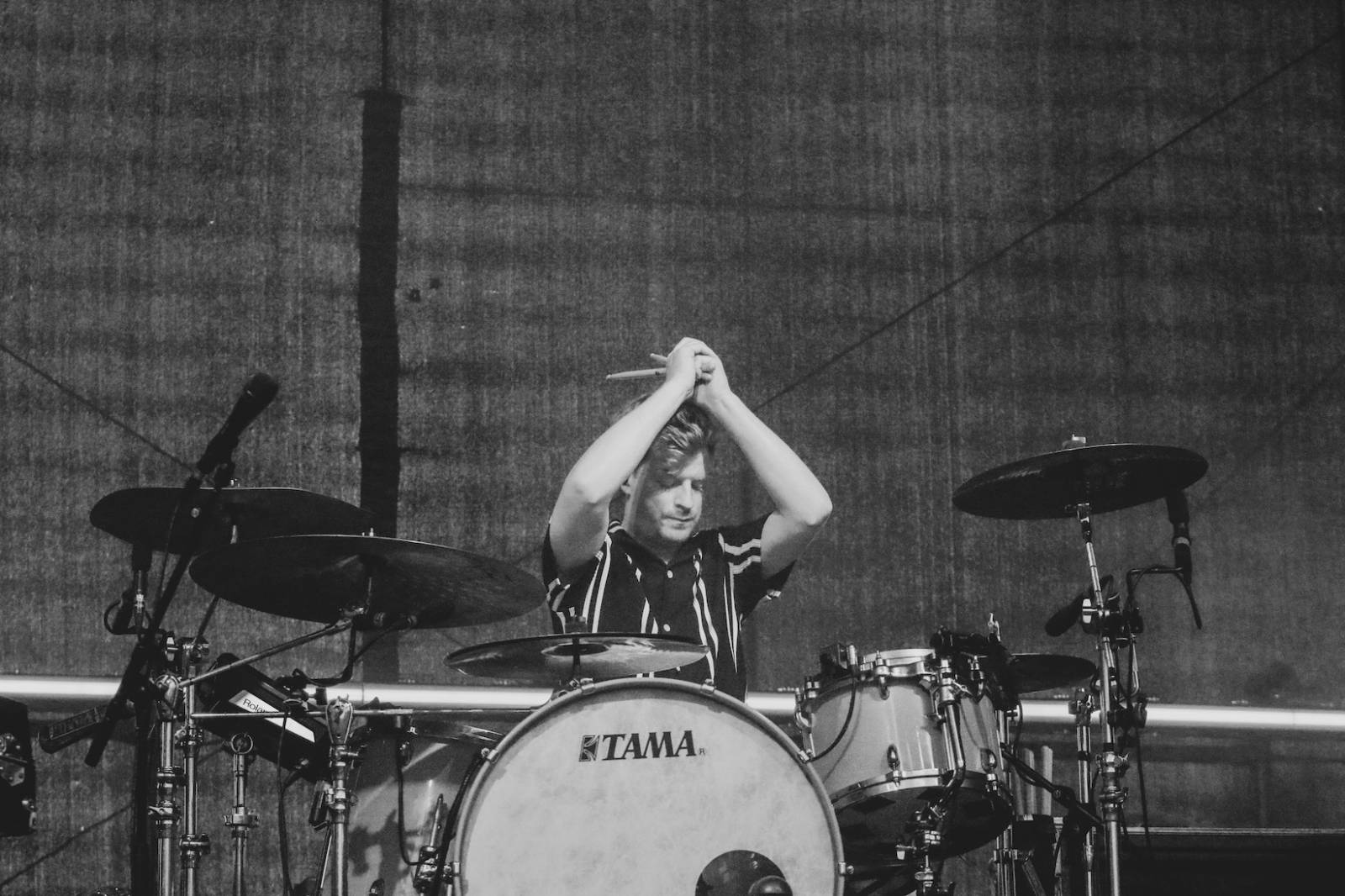 Foals vzali fanoušky na nezapomenutelnou indie jízdu, ve Žlutých lázních jim předskakovali Bert & Friends 