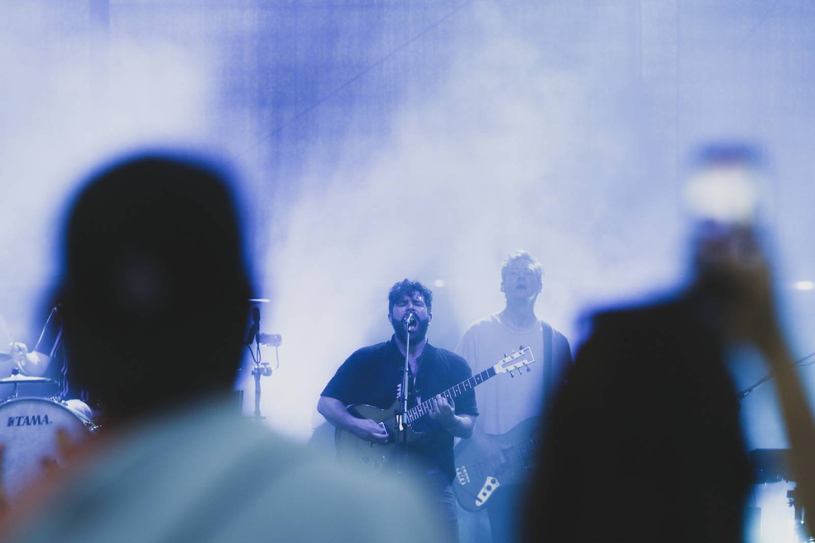 Foals vzali fanoušky na nezapomenutelnou indie jízdu, ve Žlutých lázních jim předskakovali Bert & Friends 