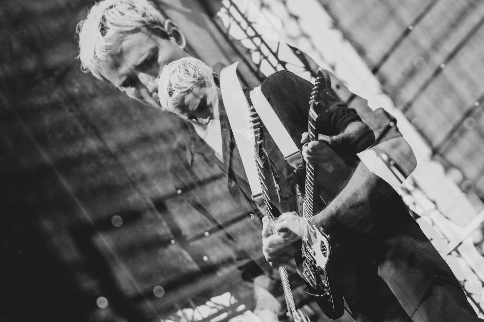 Foals vzali fanoušky na nezapomenutelnou indie jízdu, ve Žlutých lázních jim předskakovali Bert & Friends 