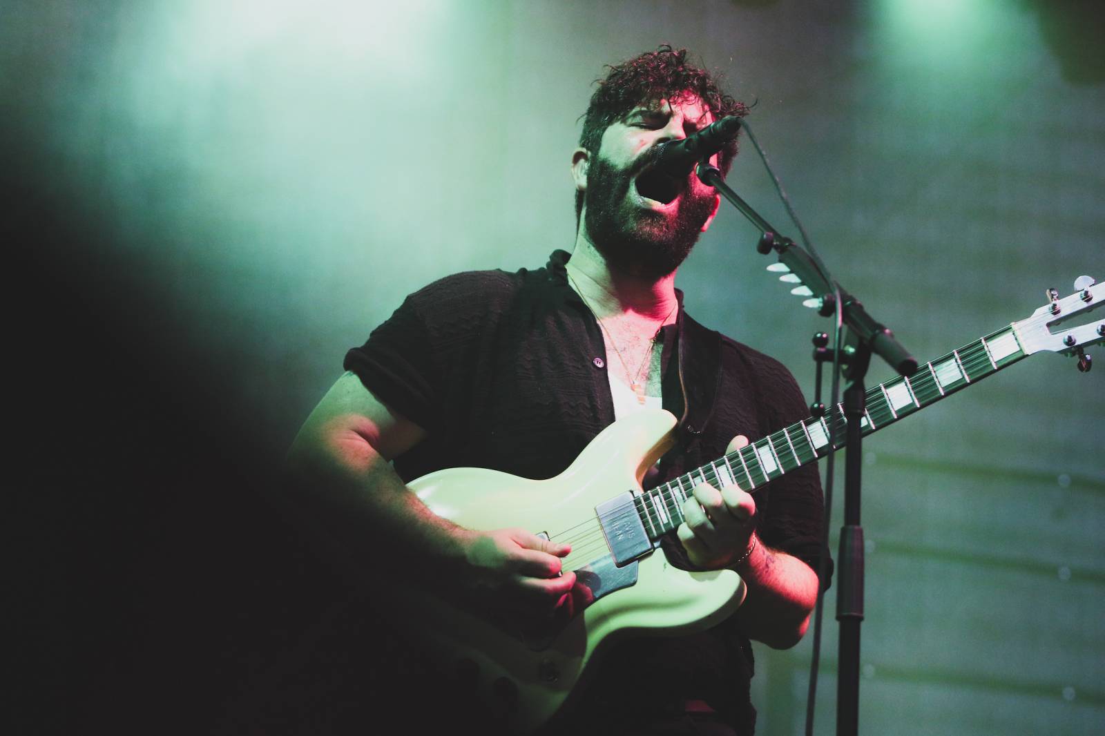 Foals vzali fanoušky na nezapomenutelnou indie jízdu, ve Žlutých lázních jim předskakovali Bert & Friends 