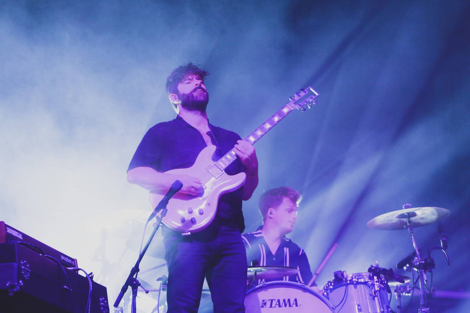 Foals vzali fanoušky na nezapomenutelnou indie jízdu, ve Žlutých lázních jim předskakovali Bert & Friends 