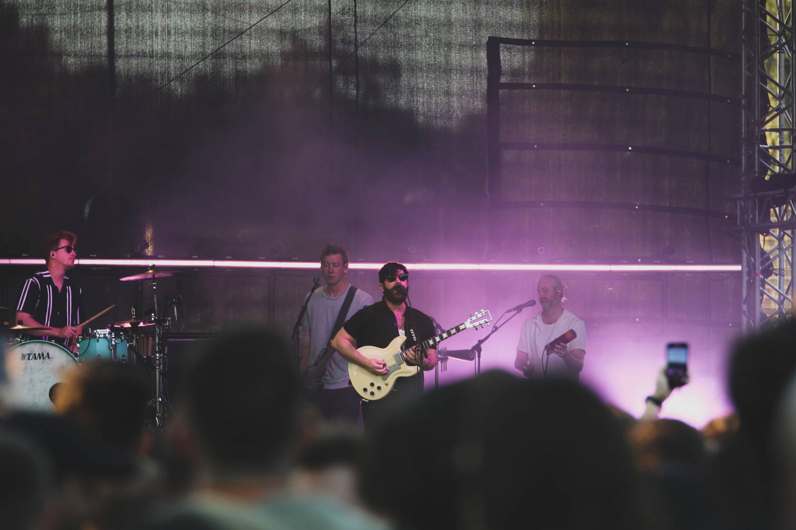 Foals vzali fanoušky na nezapomenutelnou indie jízdu, ve Žlutých lázních jim předskakovali Bert & Friends 