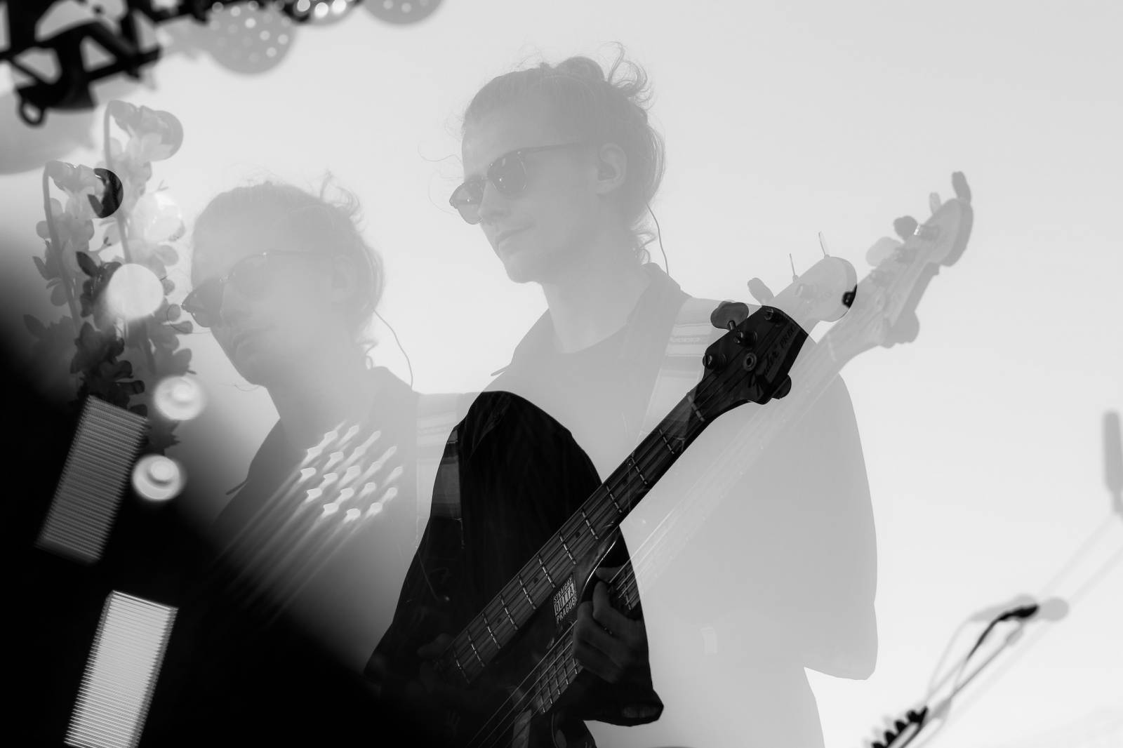 Foals vzali fanoušky na nezapomenutelnou indie jízdu, ve Žlutých lázních jim předskakovali Bert & Friends 