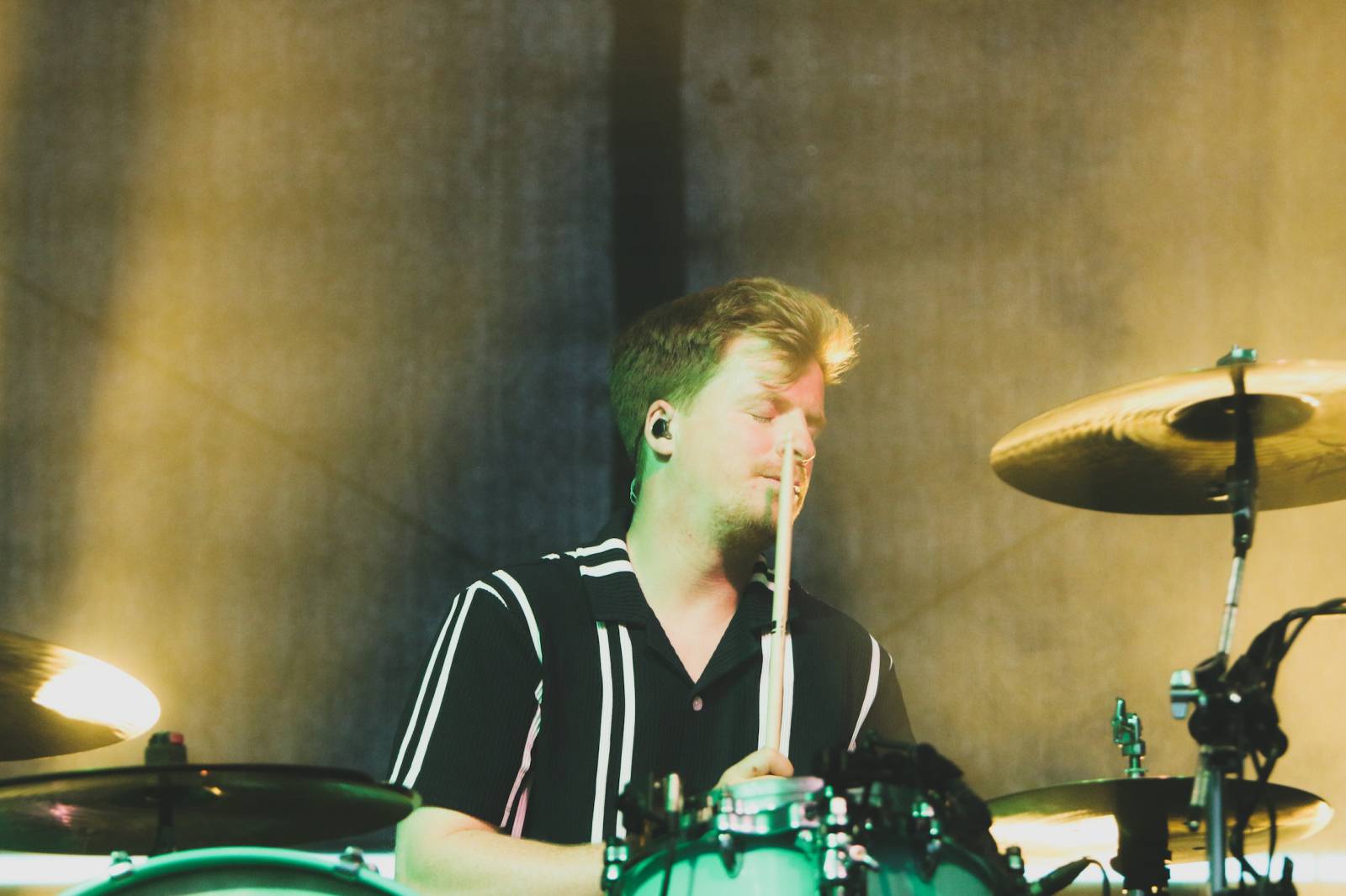 Foals vzali fanoušky na nezapomenutelnou indie jízdu, ve Žlutých lázních jim předskakovali Bert & Friends 