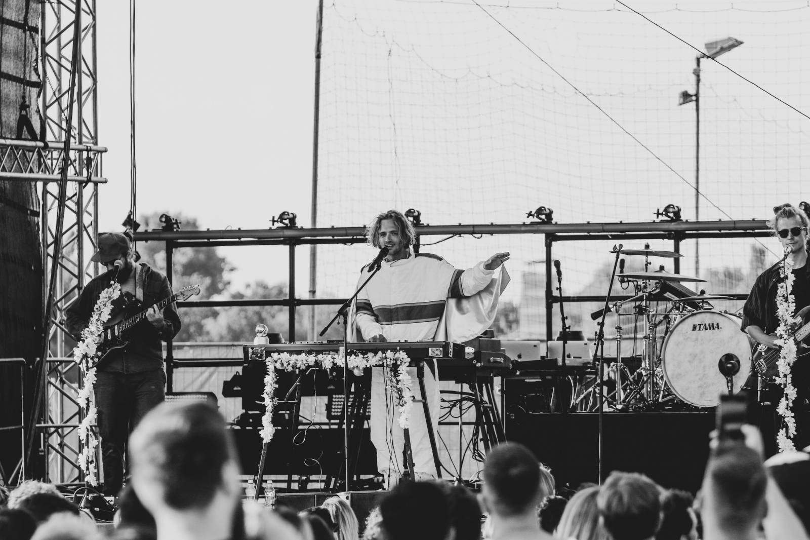 Foals vzali fanoušky na nezapomenutelnou indie jízdu, ve Žlutých lázních jim předskakovali Bert & Friends 