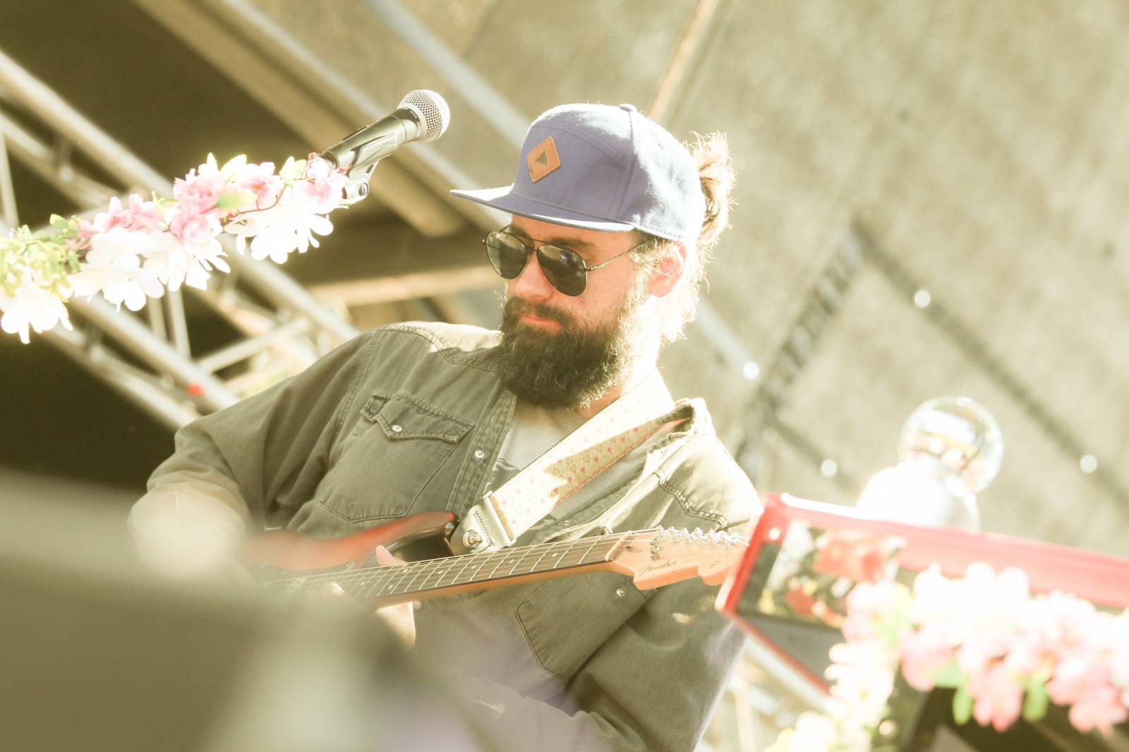 Foals vzali fanoušky na nezapomenutelnou indie jízdu, ve Žlutých lázních jim předskakovali Bert & Friends 