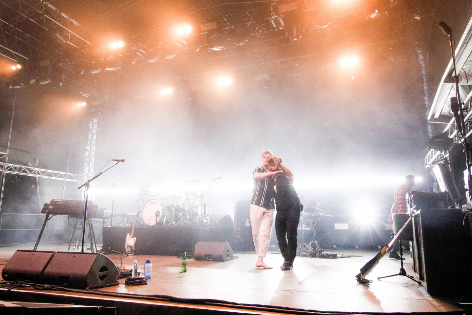 Foals vzali fanoušky na nezapomenutelnou indie jízdu, ve Žlutých lázních jim předskakovali Bert & Friends 