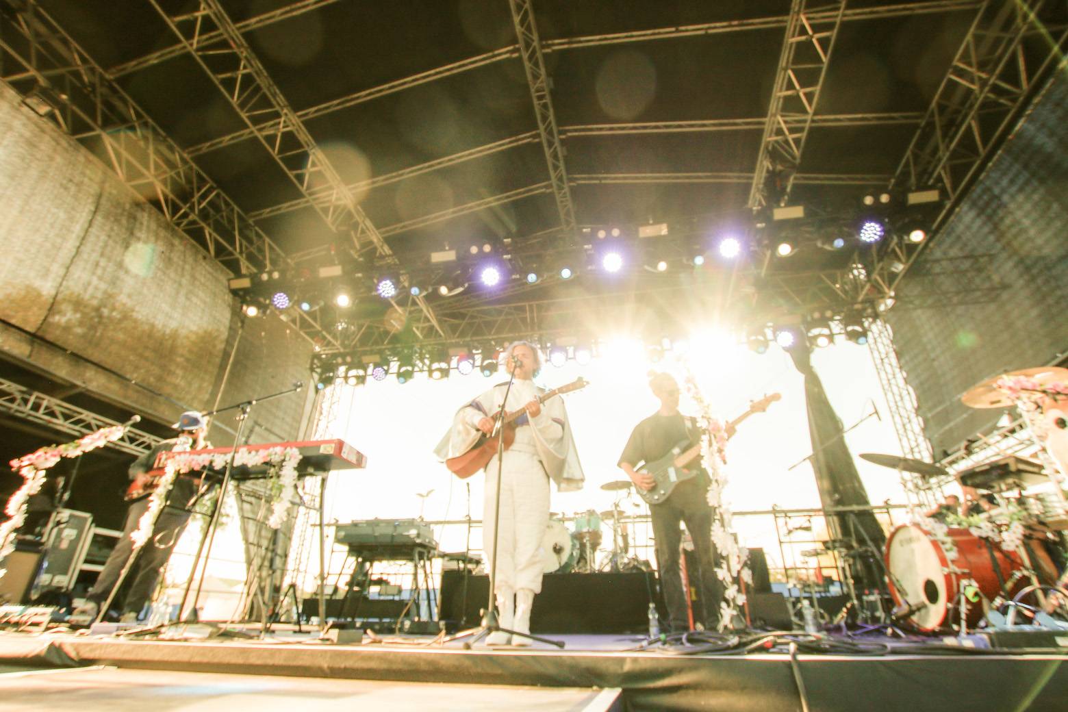 Foals vzali fanoušky na nezapomenutelnou indie jízdu, ve Žlutých lázních jim předskakovali Bert & Friends 