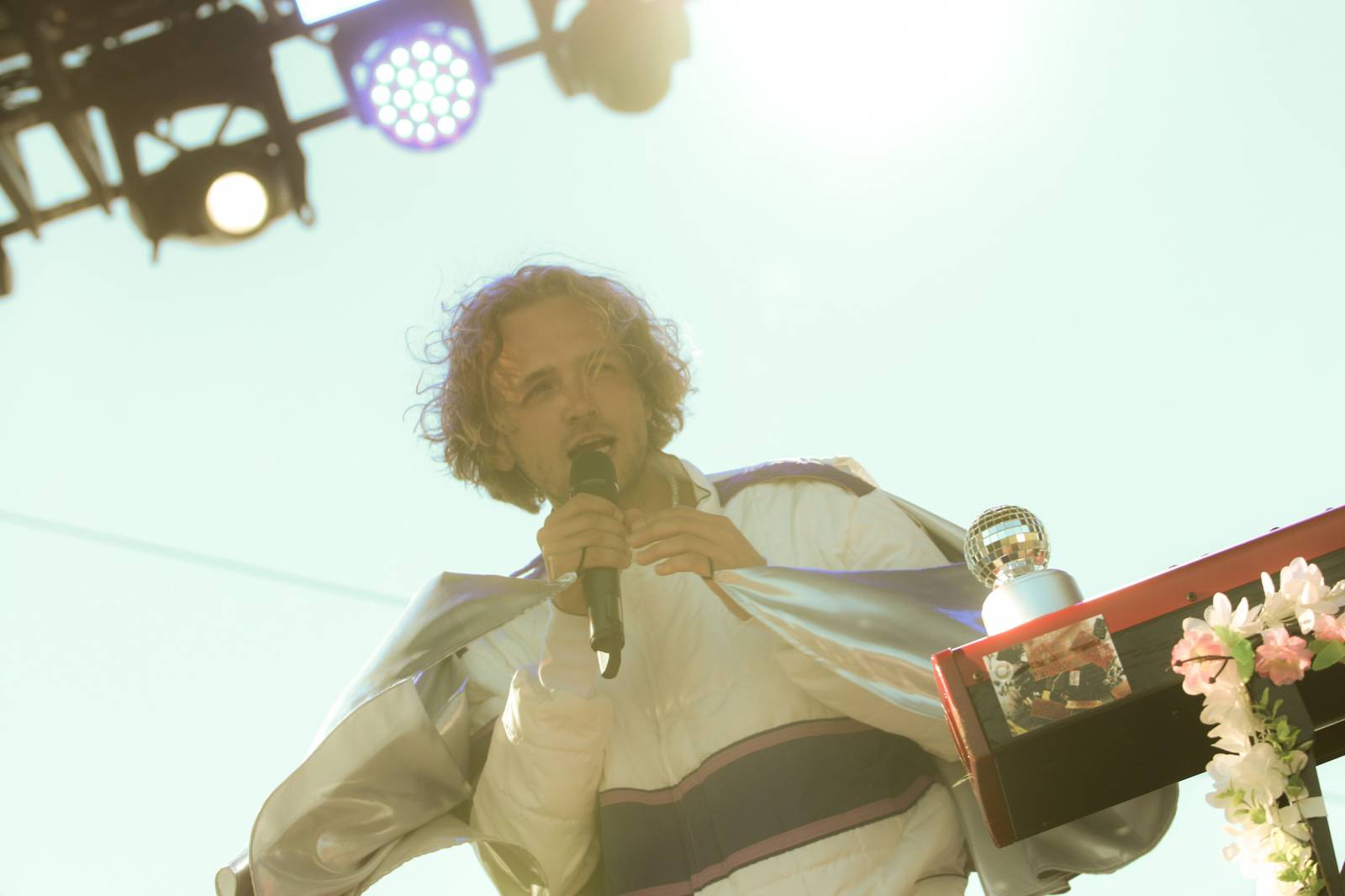 Foals vzali fanoušky na nezapomenutelnou indie jízdu, ve Žlutých lázních jim předskakovali Bert & Friends 