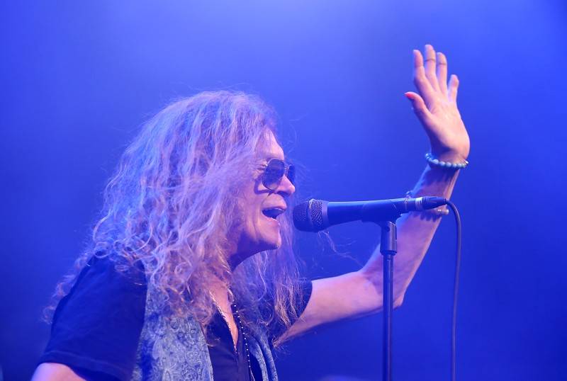 Bývalý člen Deep Purple Glenn Hughes oslavil v Bratislavě padesát let alba Burn