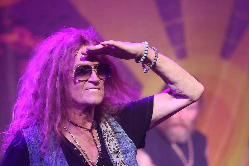 Bývalý člen Deep Purple Glenn Hughes oslavil v Bratislavě padesát let alba Burn