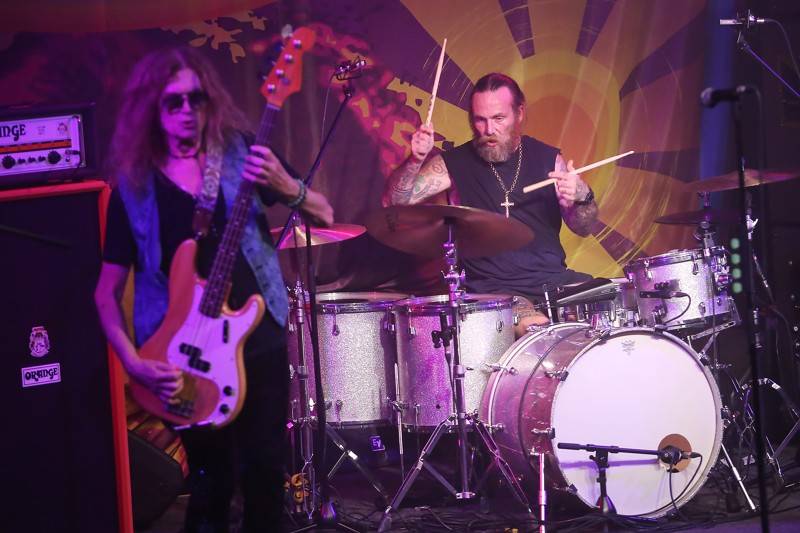 Bývalý člen Deep Purple Glenn Hughes oslavil v Bratislavě padesát let alba Burn