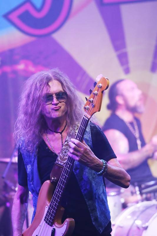 Bývalý člen Deep Purple Glenn Hughes oslavil v Bratislavě padesát let alba Burn