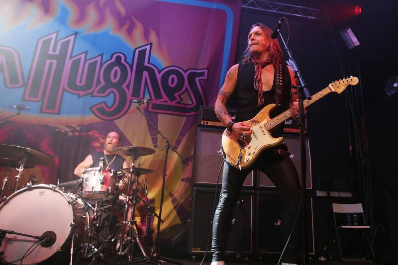 Bývalý člen Deep Purple Glenn Hughes oslavil v Bratislavě padesát let alba Burn