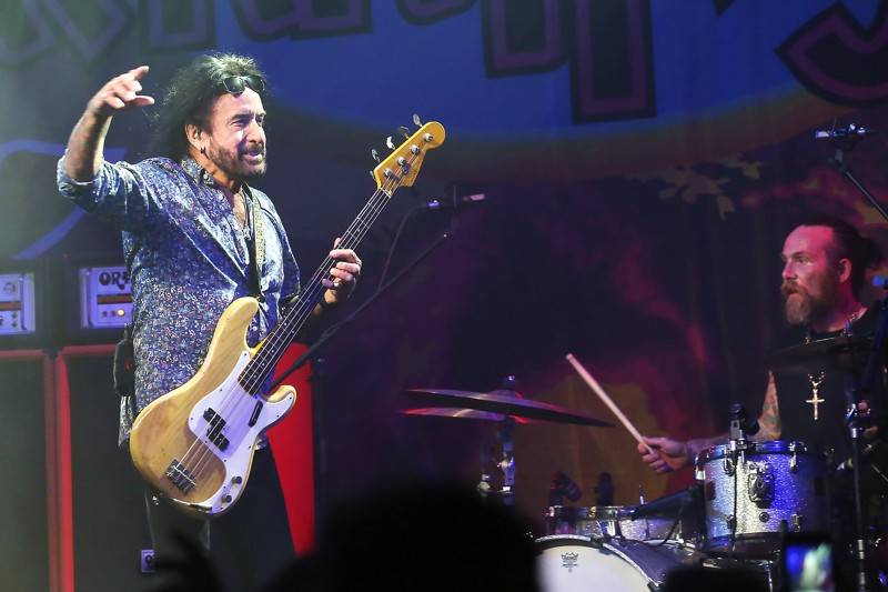 Bývalý člen Deep Purple Glenn Hughes oslavil v Bratislavě padesát let alba Burn