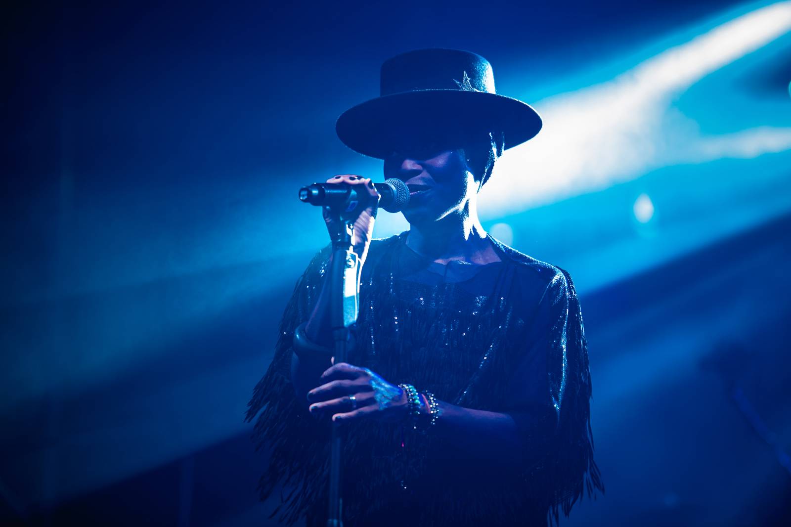 Morcheeba a Indoor Garden Party s Russellem Crowem koncertně zahájili 57. ročník KVIFF