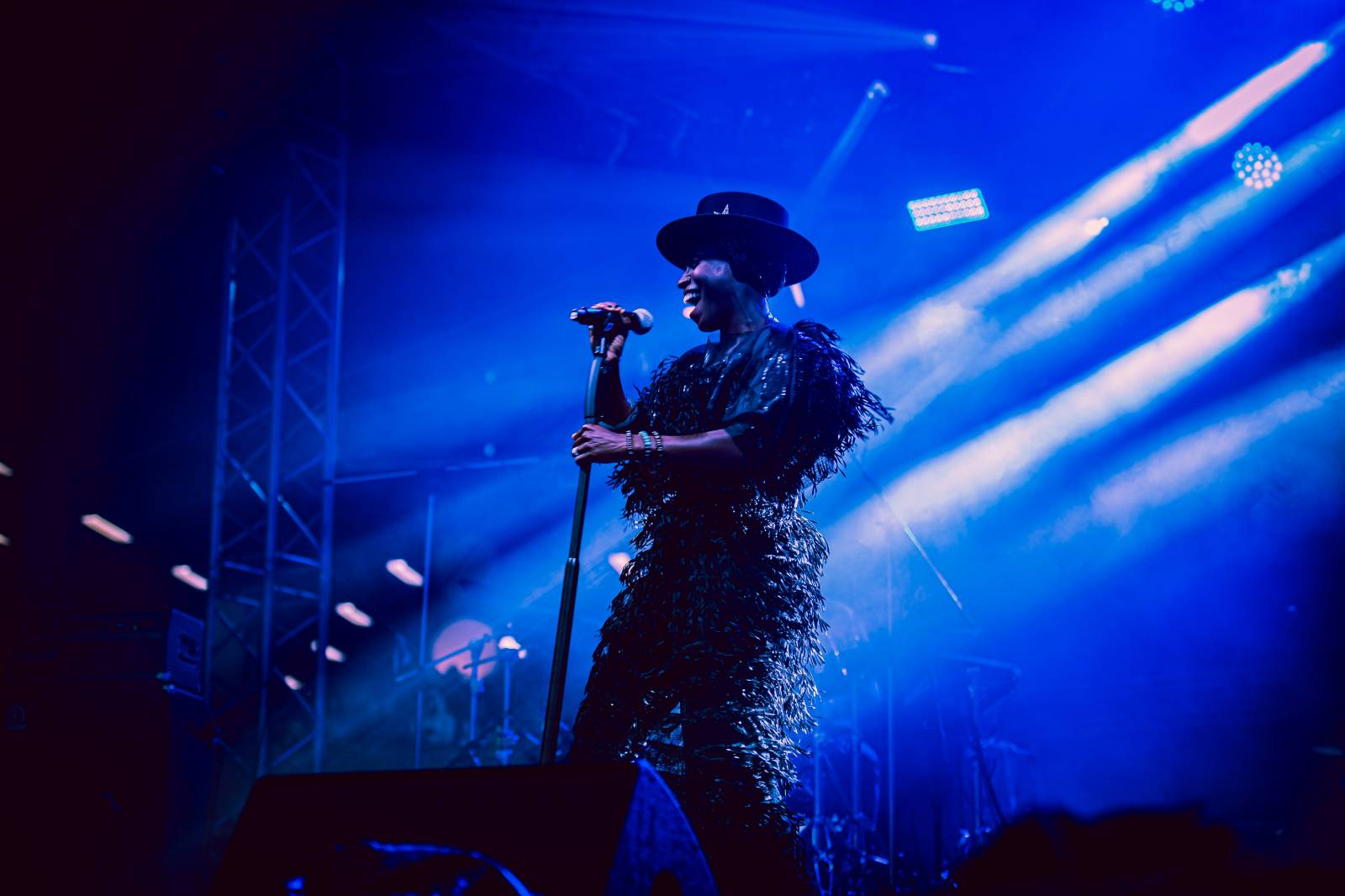 Morcheeba a Indoor Garden Party s Russellem Crowem koncertně zahájili 57. ročník KVIFF