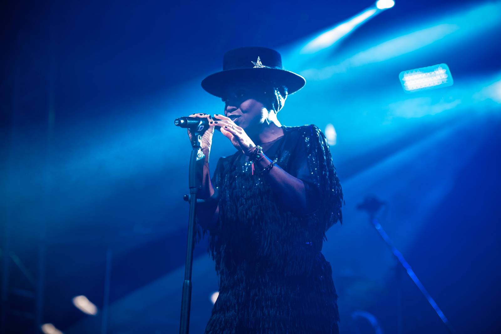 Morcheeba a Indoor Garden Party s Russellem Crowem koncertně zahájili 57. ročník KVIFF