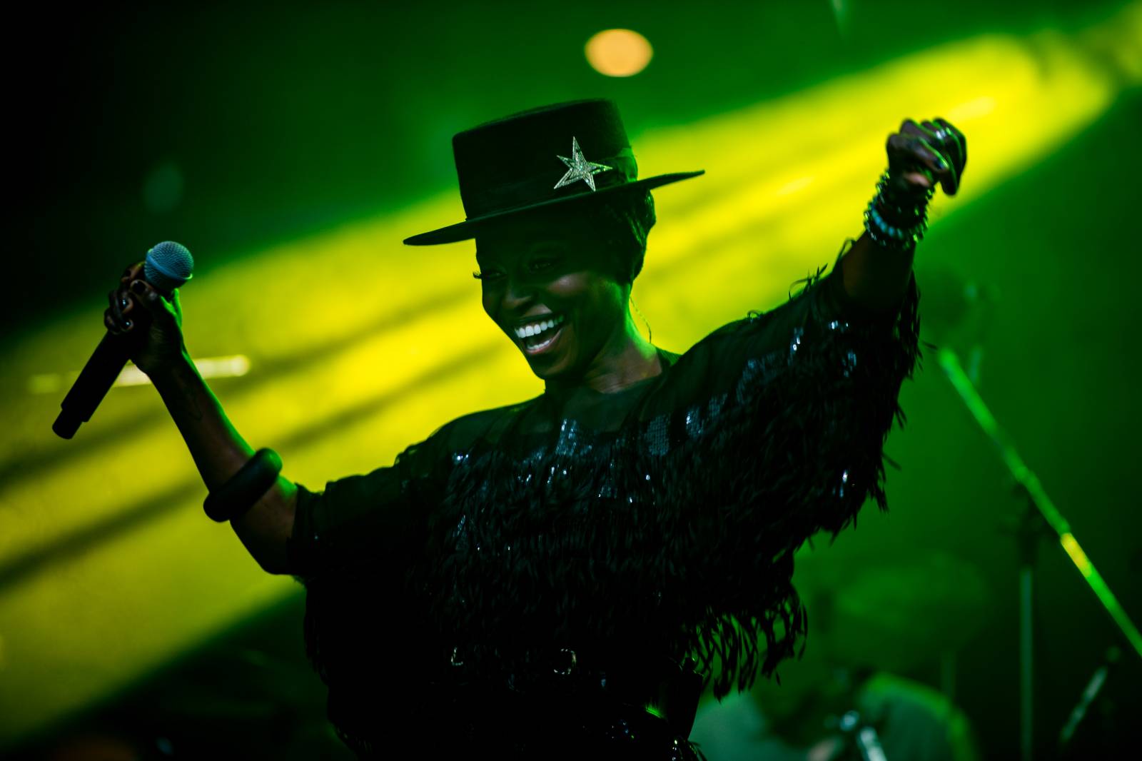 Morcheeba a Indoor Garden Party s Russellem Crowem koncertně zahájili 57. ročník KVIFF