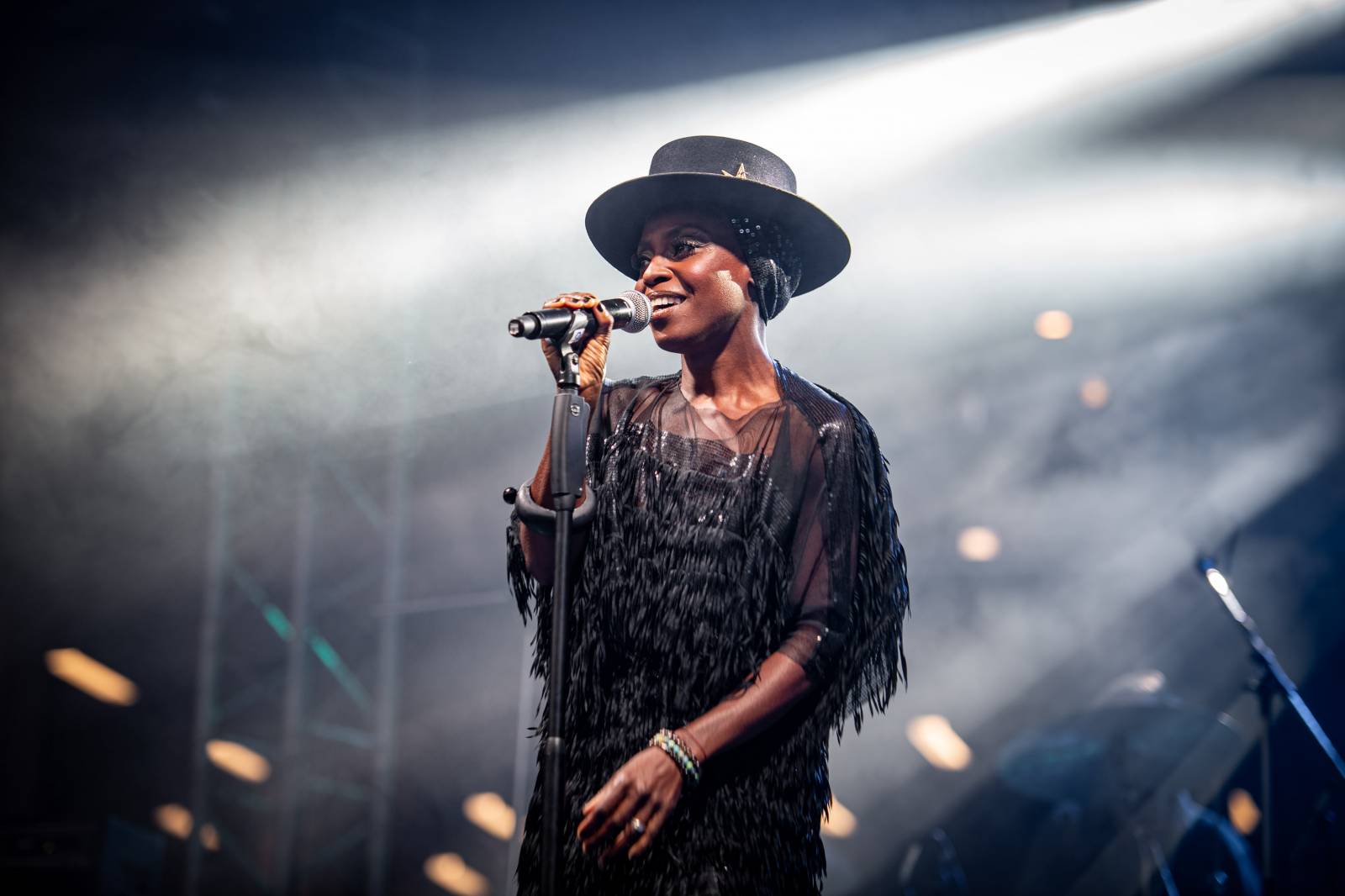 Morcheeba a Indoor Garden Party s Russellem Crowem koncertně zahájili 57. ročník KVIFF