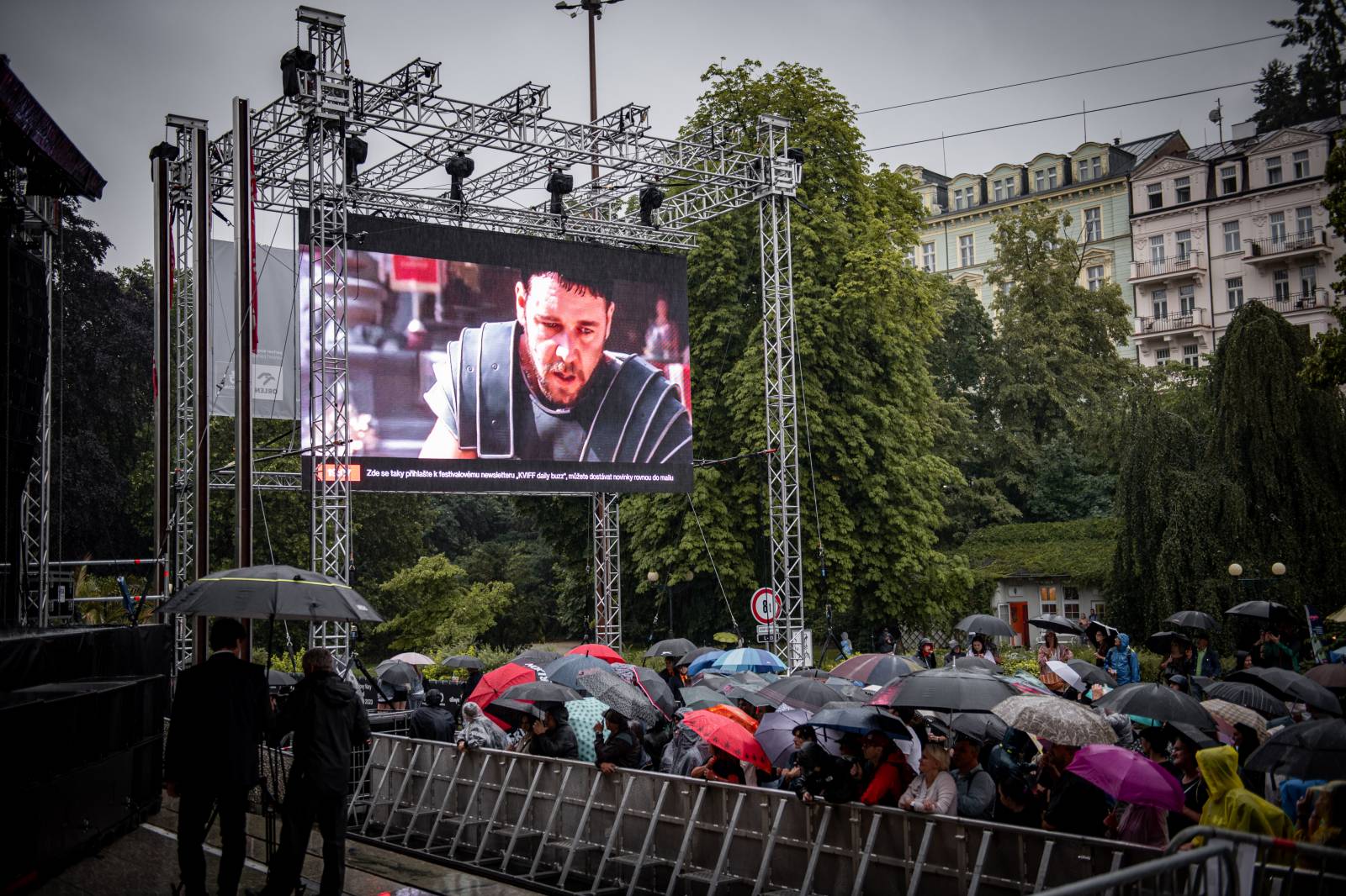 Morcheeba a Indoor Garden Party s Russellem Crowem koncertně zahájili 57. ročník KVIFF