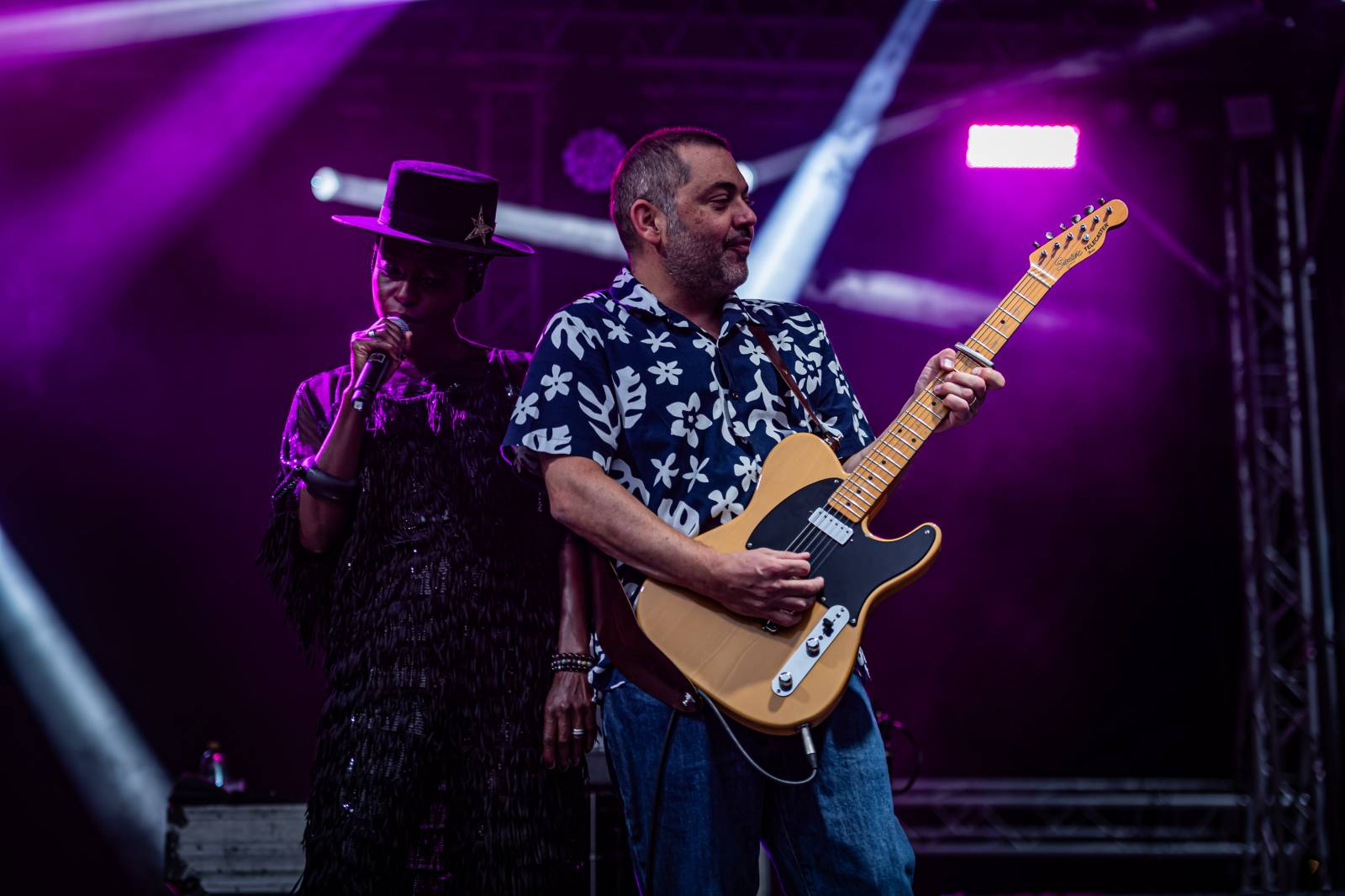 Morcheeba a Indoor Garden Party s Russellem Crowem koncertně zahájili 57. ročník KVIFF