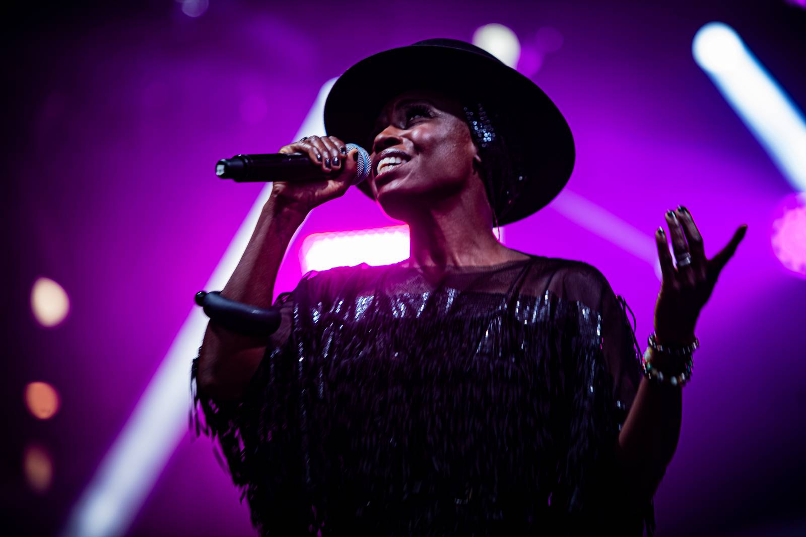 Morcheeba a Indoor Garden Party s Russellem Crowem koncertně zahájili 57. ročník KVIFF