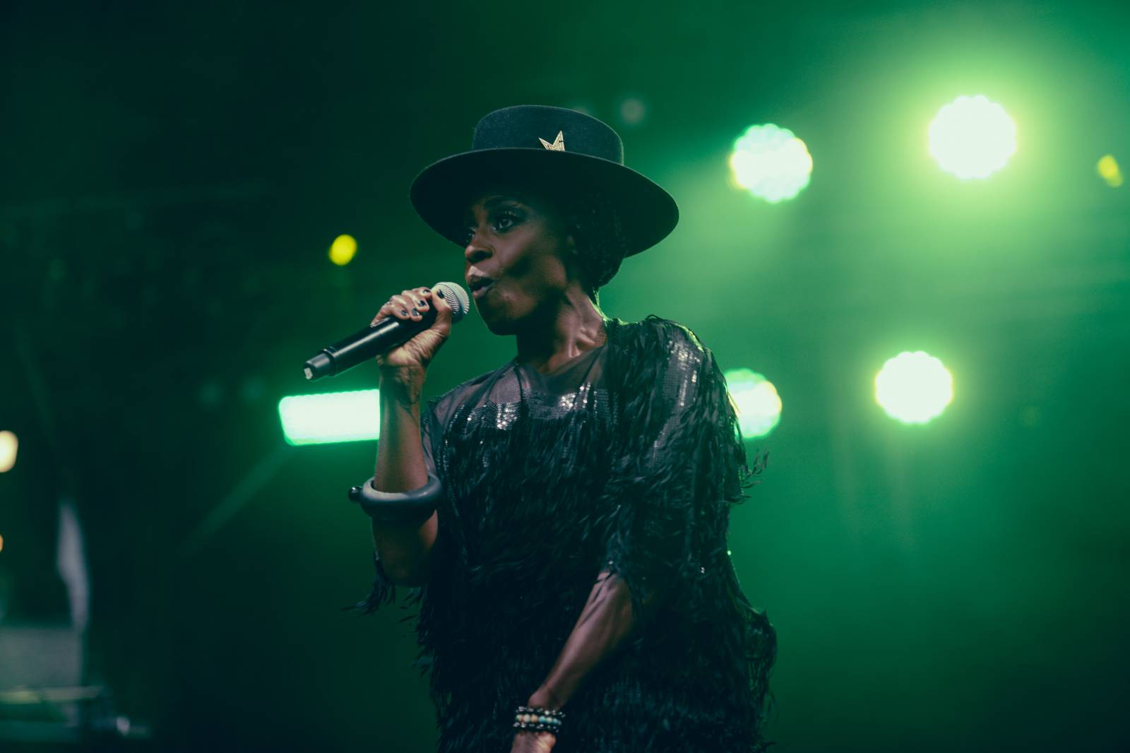 Morcheeba a Indoor Garden Party s Russellem Crowem koncertně zahájili 57. ročník KVIFF