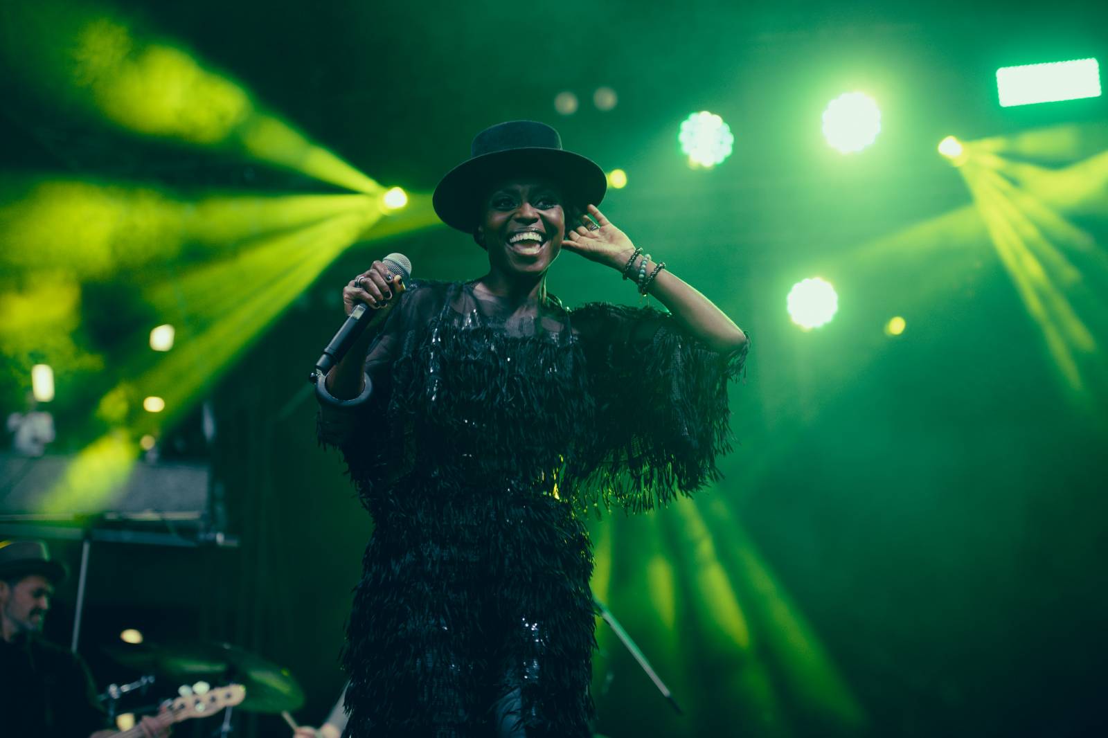 Morcheeba a Indoor Garden Party s Russellem Crowem koncertně zahájili 57. ročník KVIFF