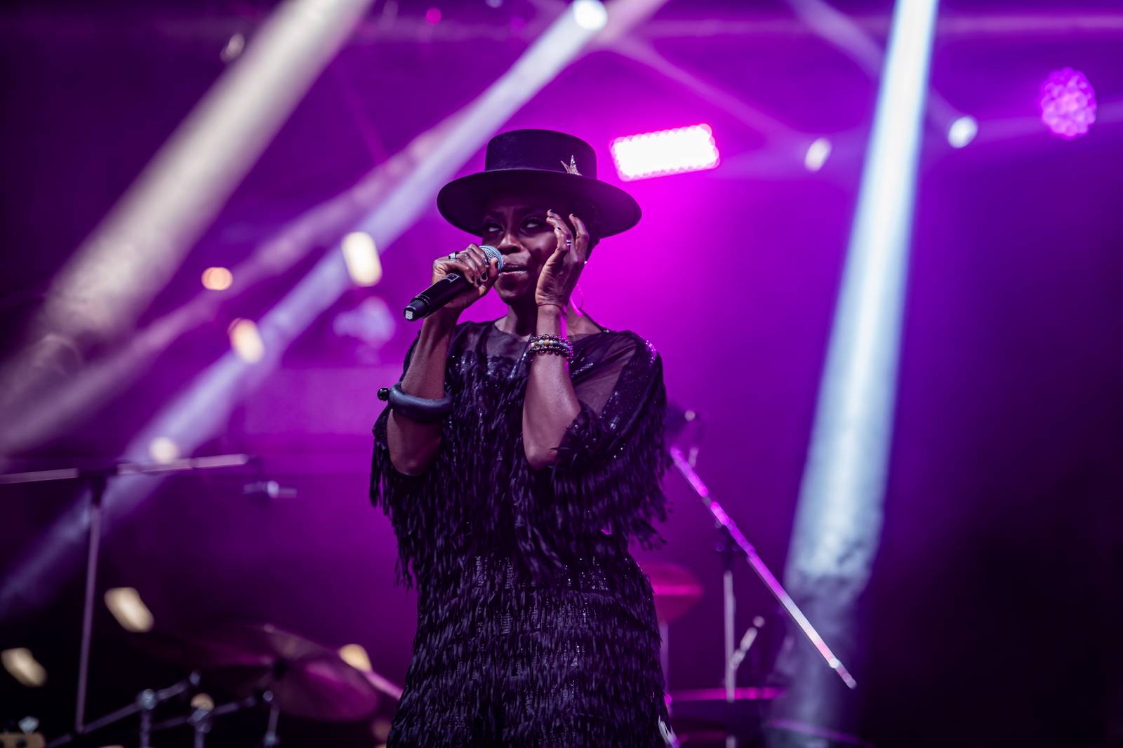 Morcheeba a Indoor Garden Party s Russellem Crowem koncertně zahájili 57. ročník KVIFF