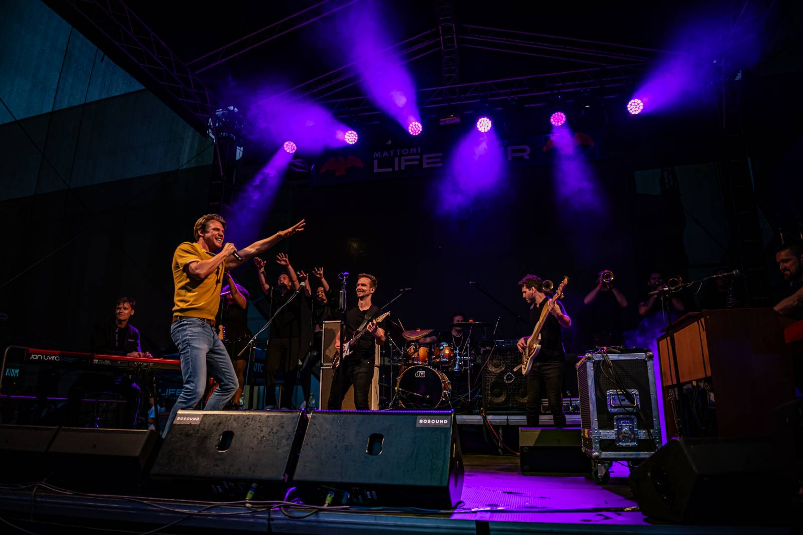 Morcheeba a Indoor Garden Party s Russellem Crowem koncertně zahájili 57. ročník KVIFF