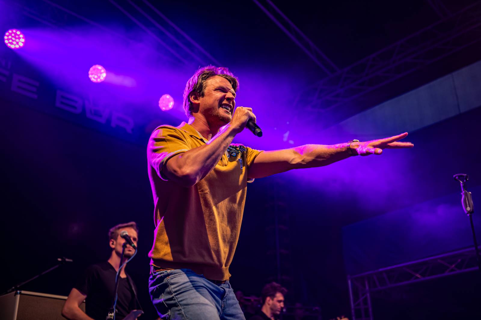 Morcheeba a Indoor Garden Party s Russellem Crowem koncertně zahájili 57. ročník KVIFF