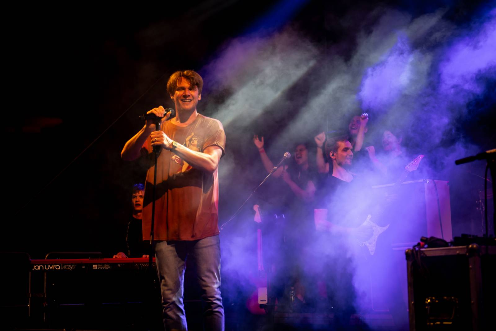 Morcheeba a Indoor Garden Party s Russellem Crowem koncertně zahájili 57. ročník KVIFF