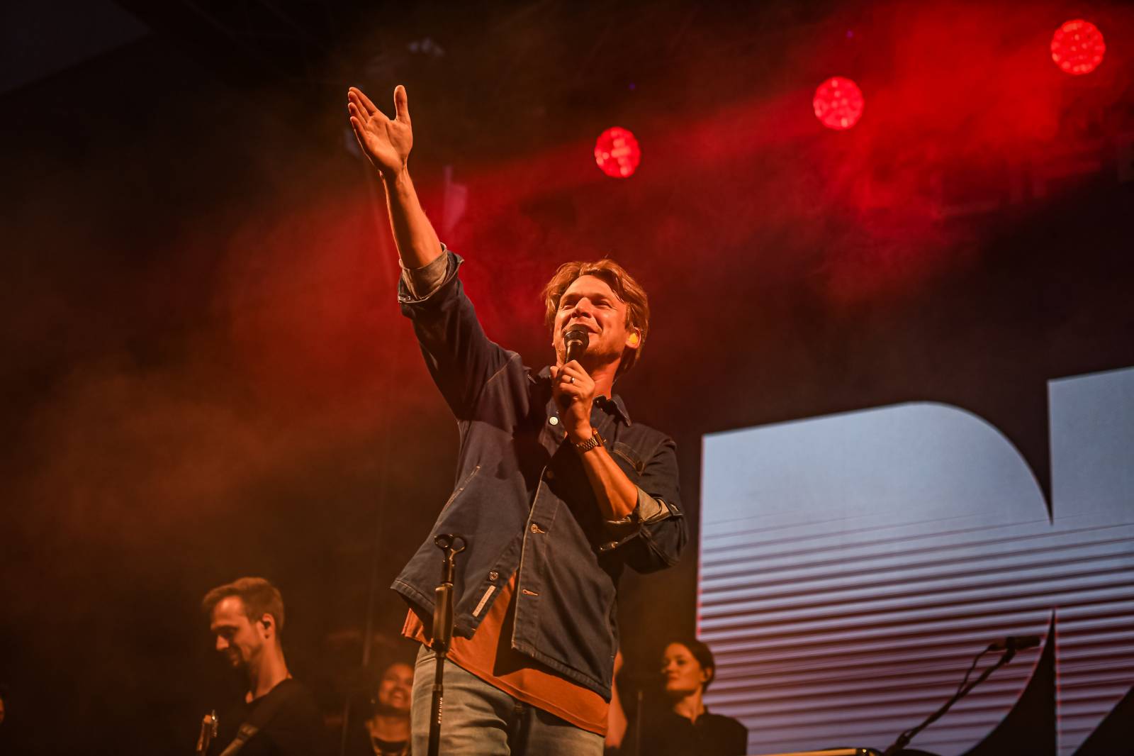 Morcheeba a Indoor Garden Party s Russellem Crowem koncertně zahájili 57. ročník KVIFF